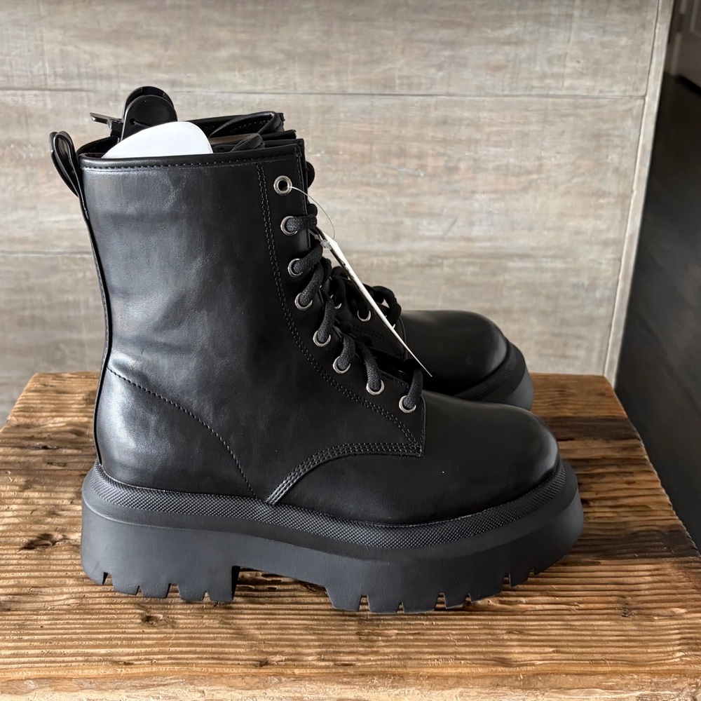 Black Lace-Up Women's Boots